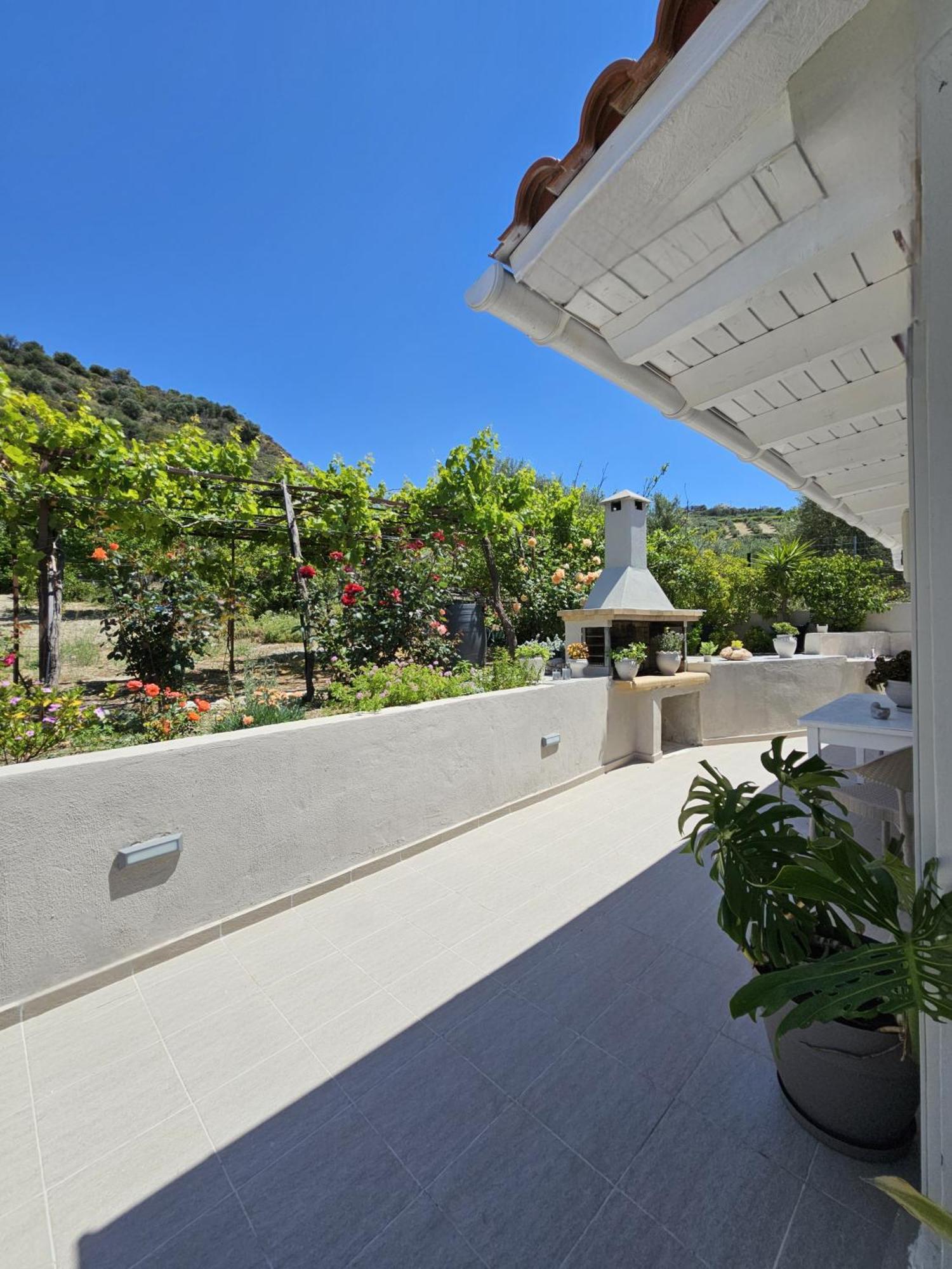 Ornament: Infinite Nature Villa Dhafnes Exterior photo